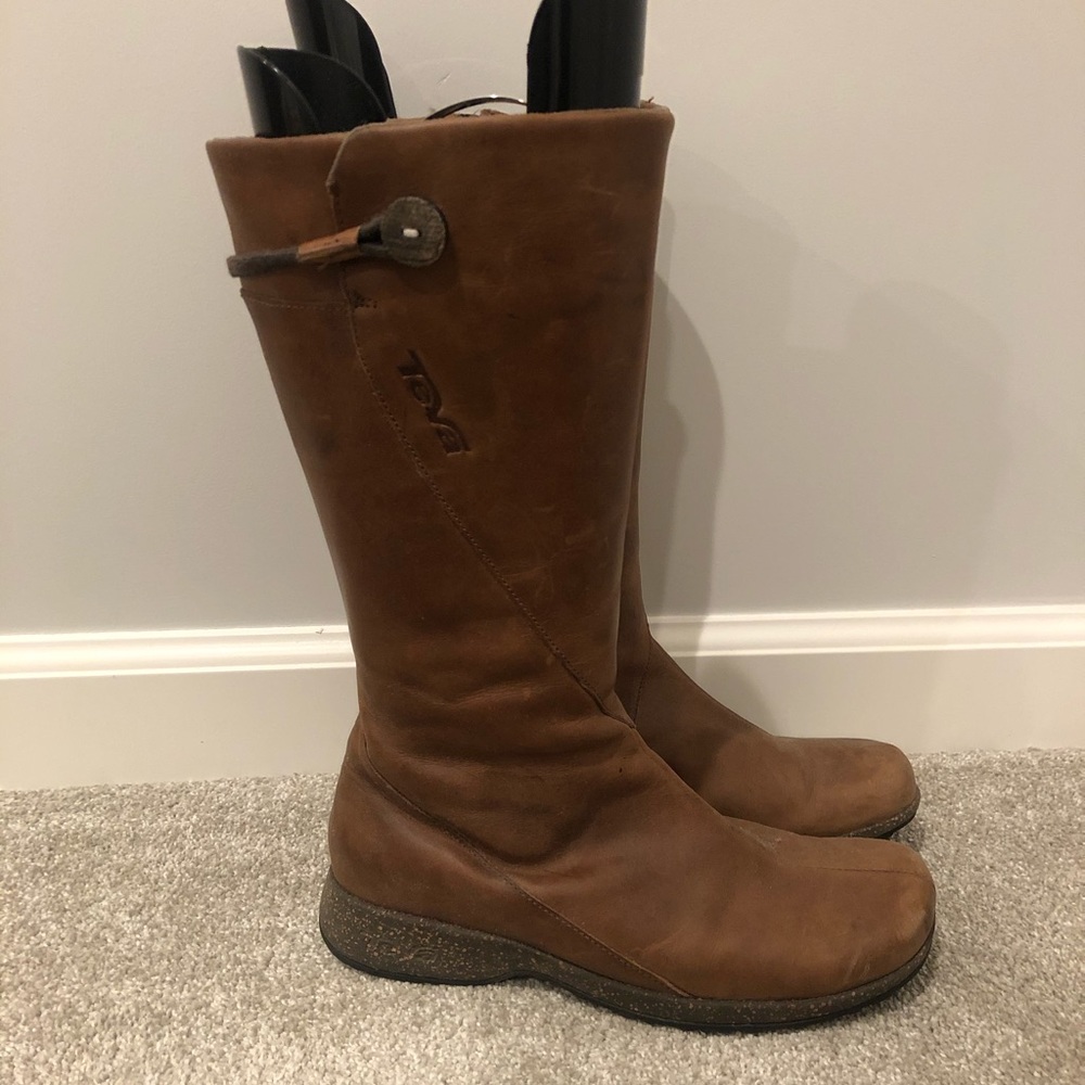 Teva Montecito Boots - Brown Size 7